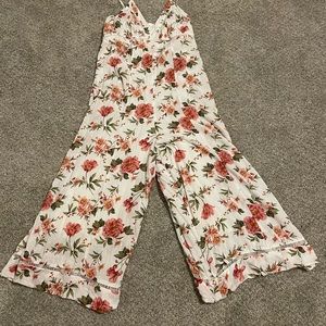 Women’s spaghetti strap jumpsuit. Floral pattern with white polka dots. Lined.